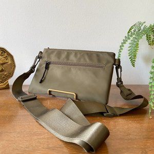 Aritzia Main Character purse / bag – adjustable strap – Like new!